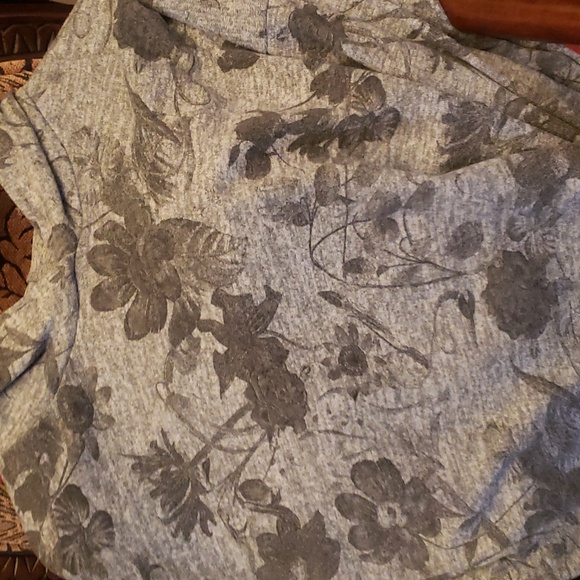 𝅺ANGELA made in Italy long sleeve hooded shirt size L. - Picture 3 of 4